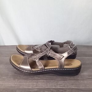 Clarks Bronze Bendable Leisa Taffy Sandals Size 8.5N